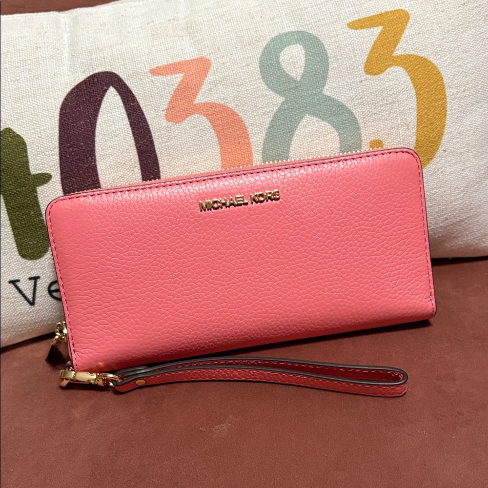 Michael Kors Vibrant Pink Wallet - Picture 2 of 5